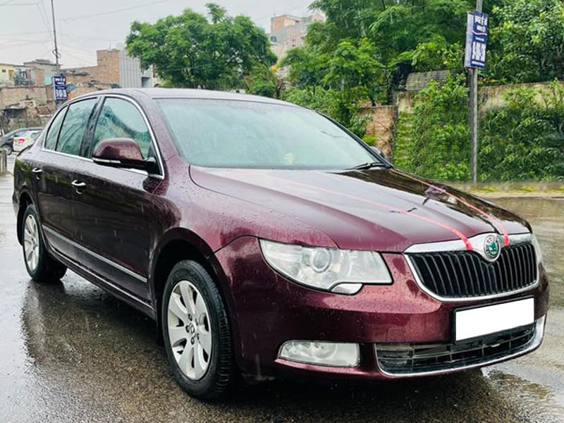 Skoda Superb Corporate 1.8 TSI MT Petrol